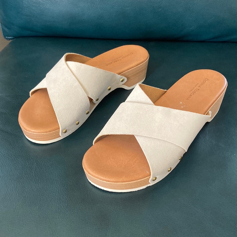 NWOT Donna Toscana Suede Leather Crossover Clogs Size 9 Stone Colour
